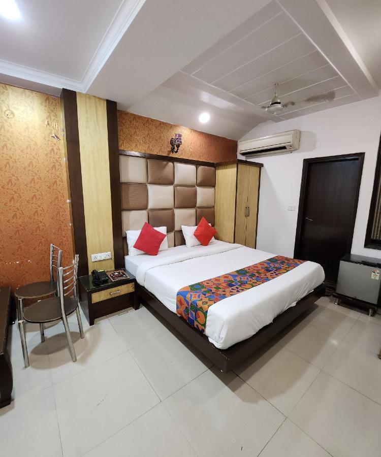 Capital O 6408 Hotel Delhi Heart Neu-Delhi Exterior foto