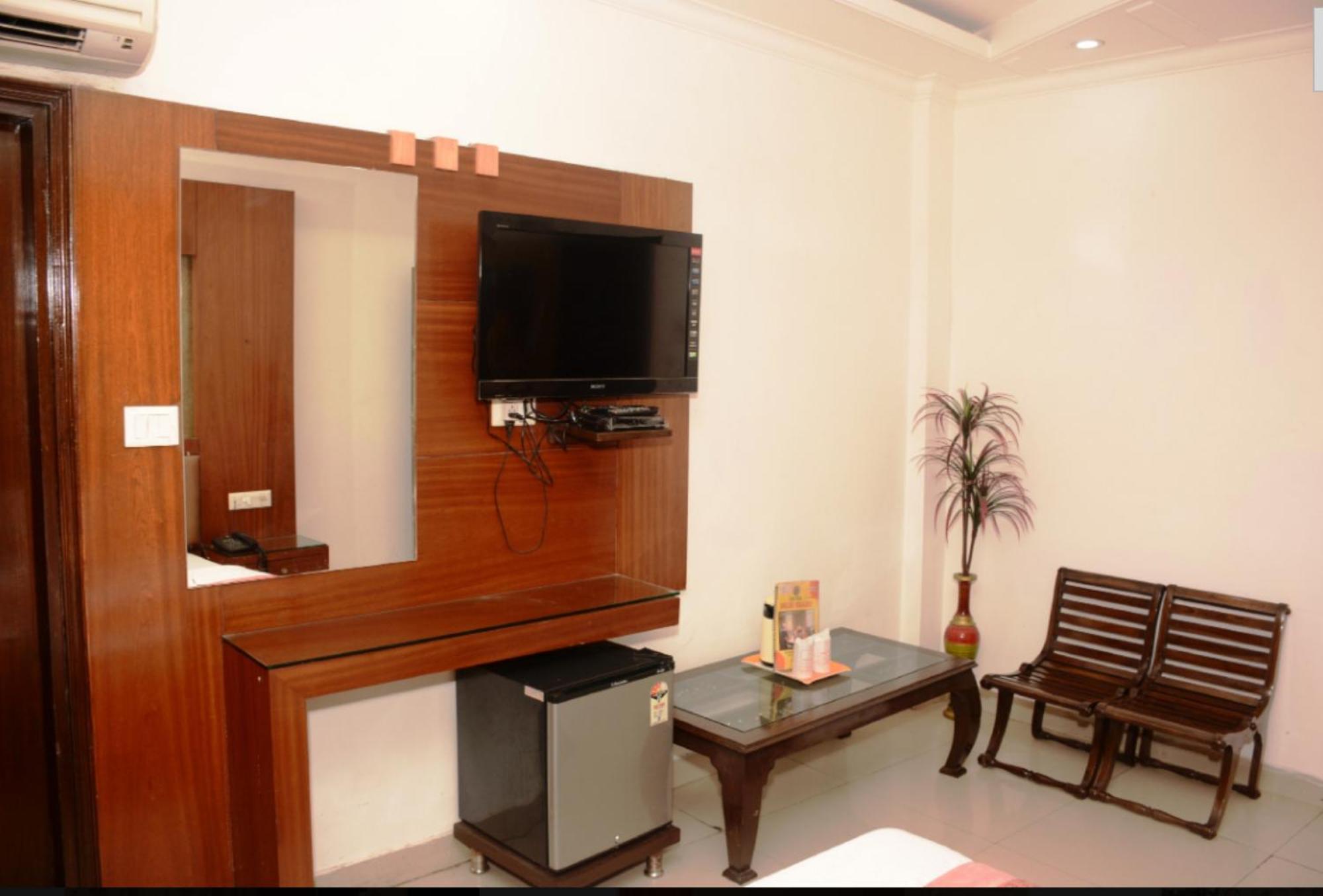 Capital O 6408 Hotel Delhi Heart Neu-Delhi Exterior foto