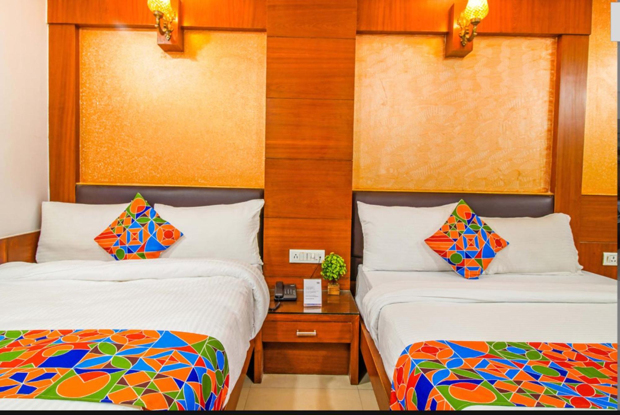 Capital O 6408 Hotel Delhi Heart Neu-Delhi Exterior foto
