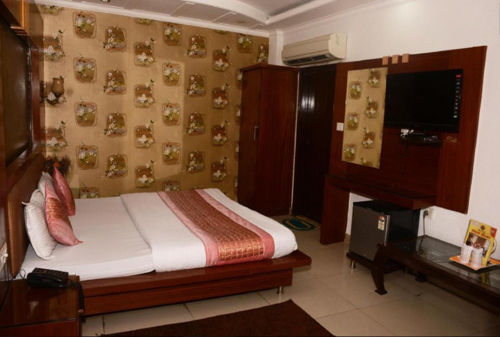 Capital O 6408 Hotel Delhi Heart Neu-Delhi Exterior foto