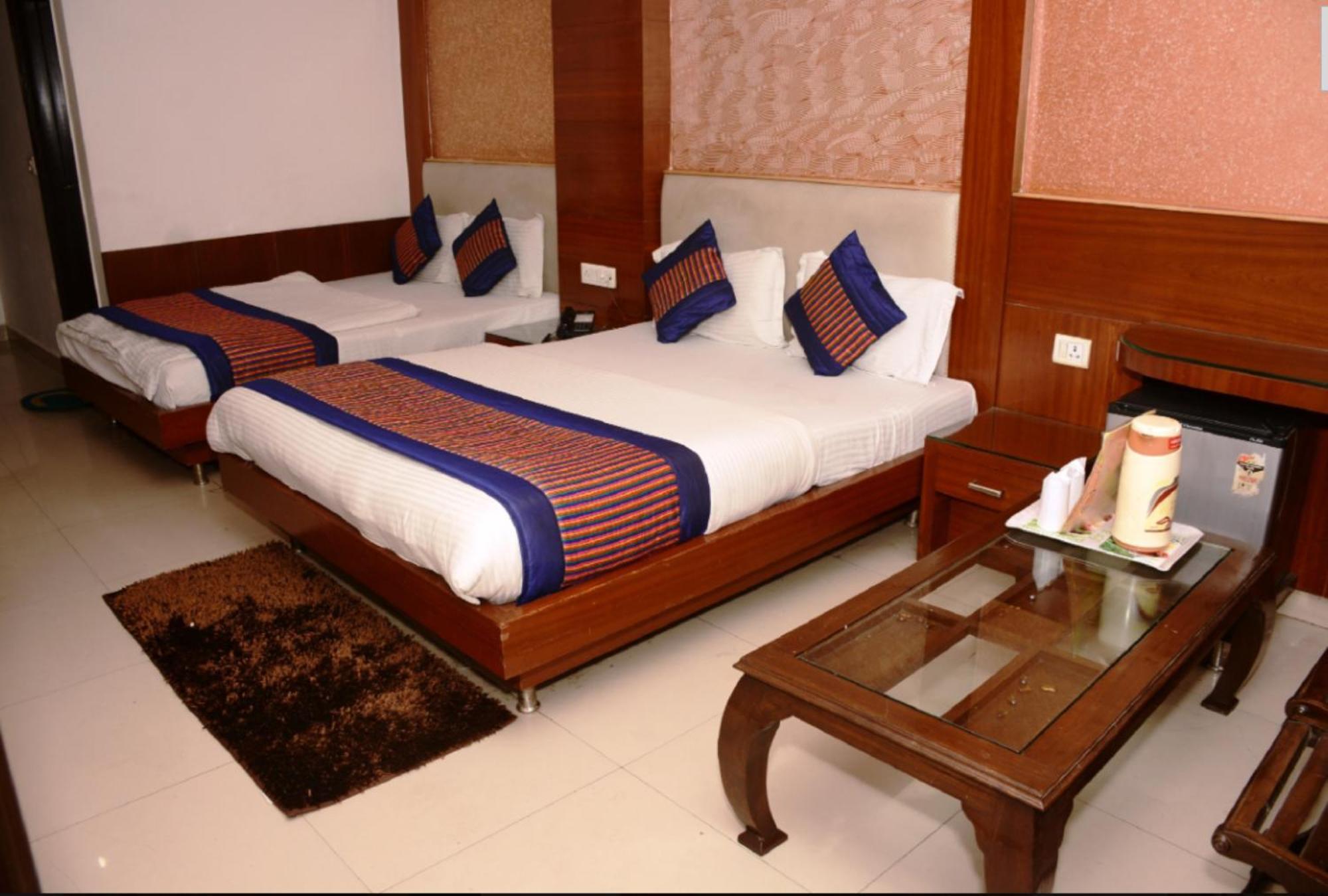 Capital O 6408 Hotel Delhi Heart Neu-Delhi Exterior foto