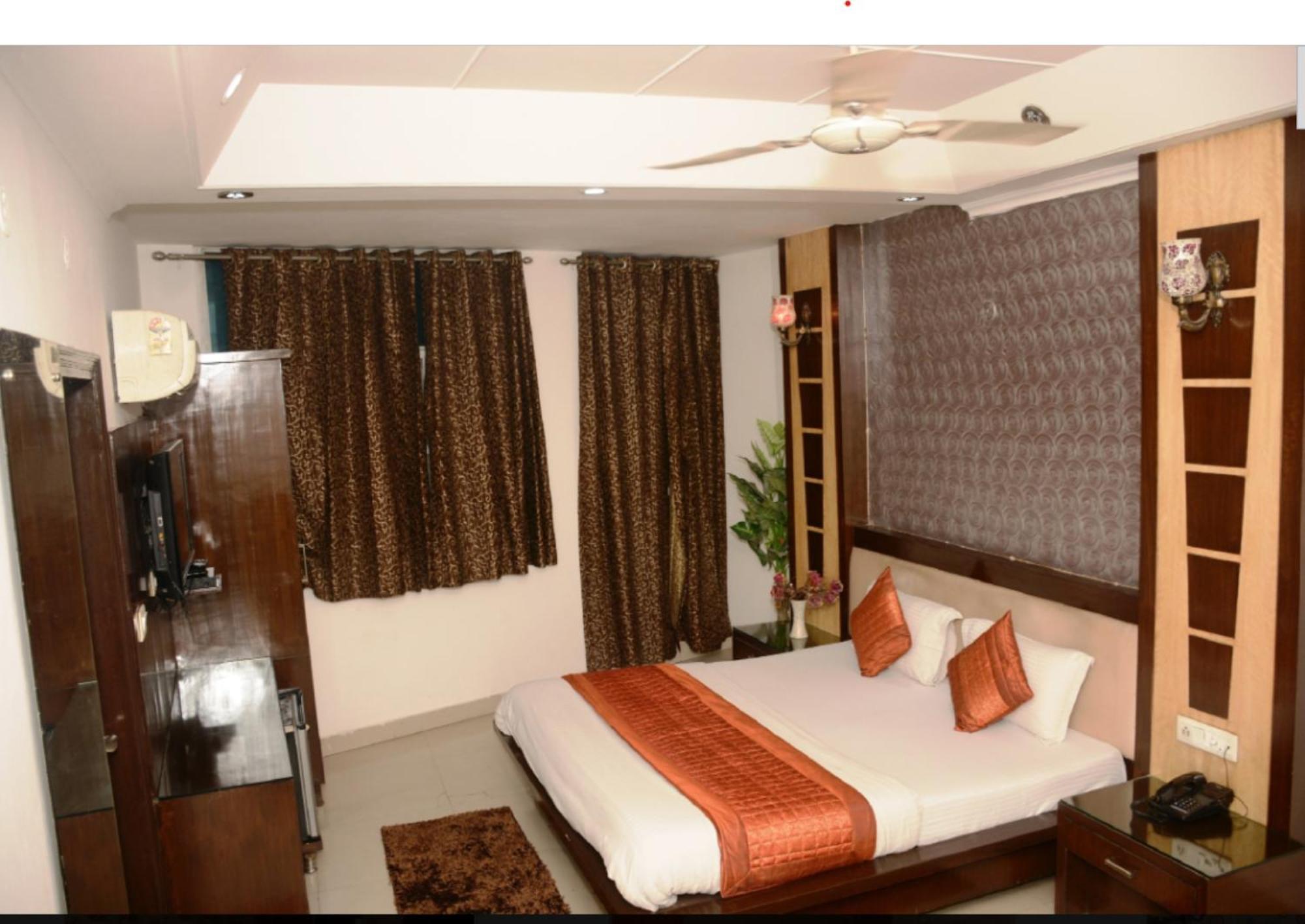 Capital O 6408 Hotel Delhi Heart Neu-Delhi Exterior foto