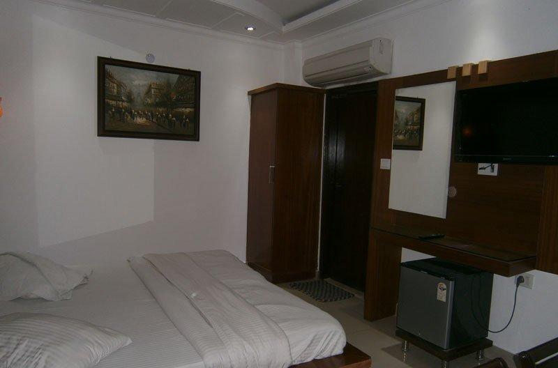 Capital O 6408 Hotel Delhi Heart Neu-Delhi Exterior foto