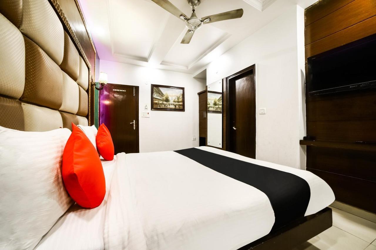 Capital O 6408 Hotel Delhi Heart Neu-Delhi Zimmer foto